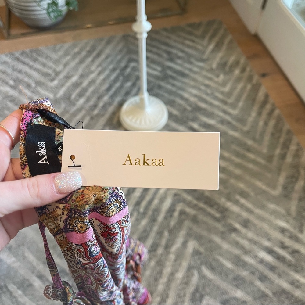 Aakaa Floral Tribal Print Long Sleeve Boho Light Blouse Tie in Front Open Back - Picture 5 of 7